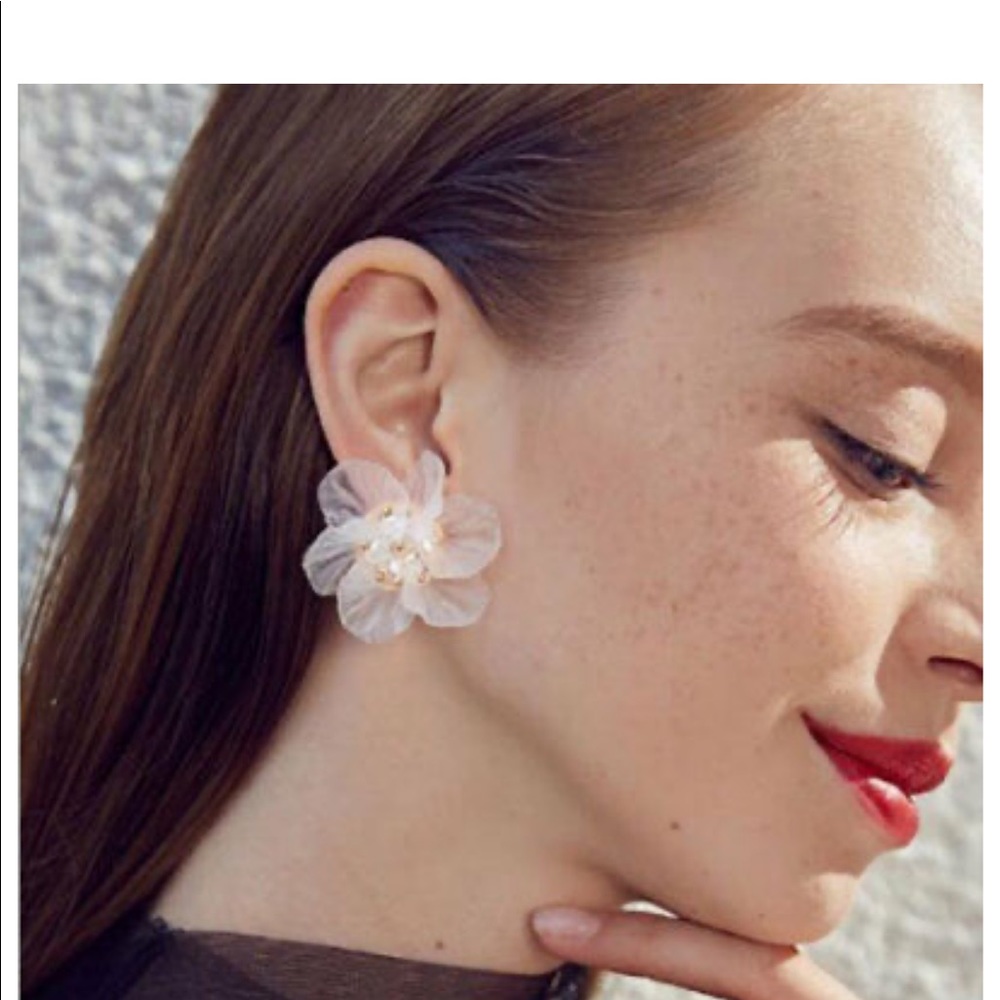 Flower post earrings
